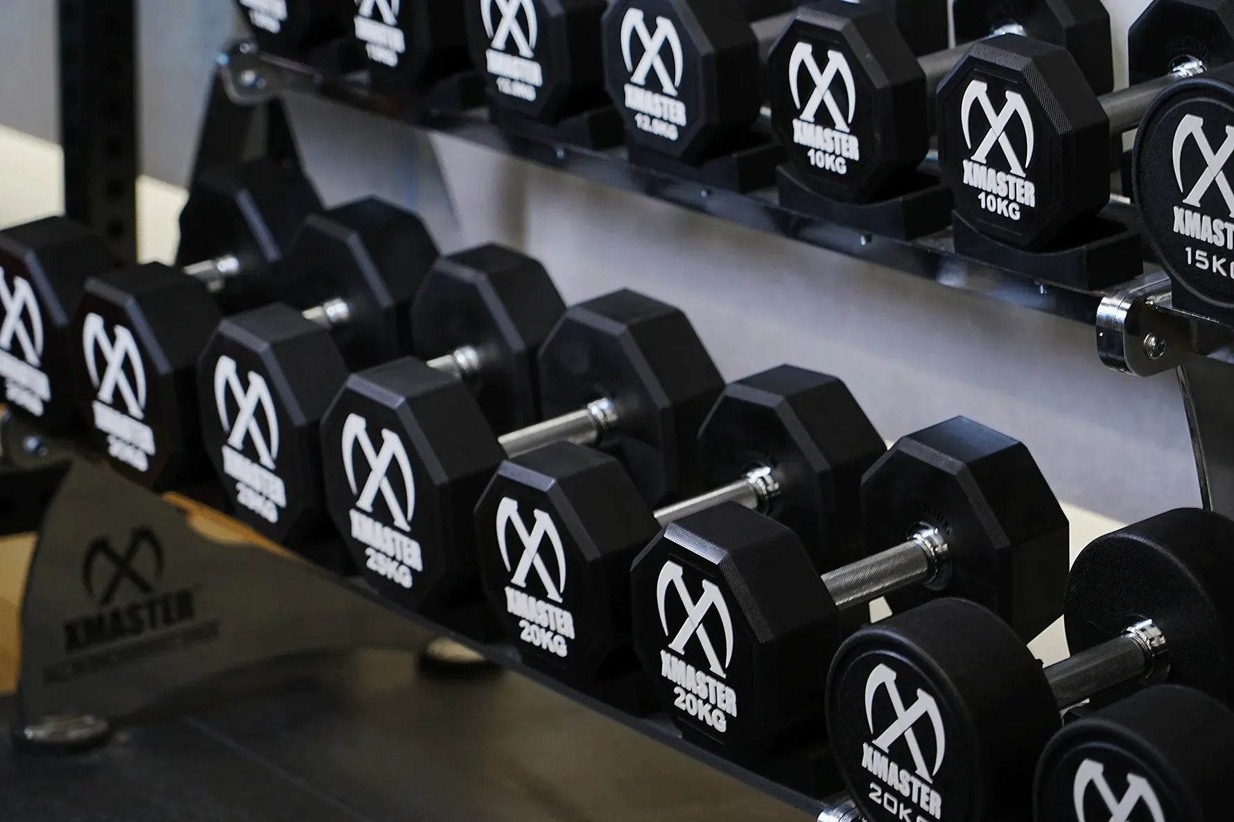 Urethane vs Rubber Dumbbells: Which Is Better for Your Gym?