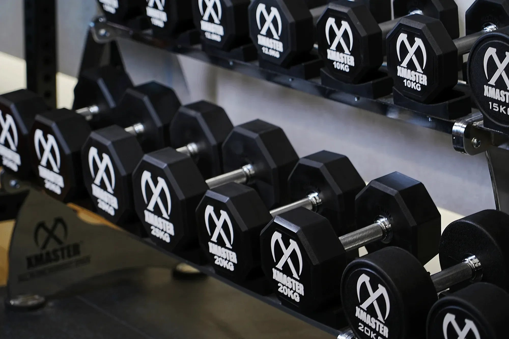 Urethane vs Rubber Dumbbells: Which Is Better for Your Gym?